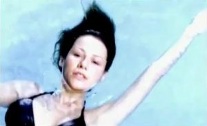 irina shayk deniz seki havuz instagram yakamoz video klip
